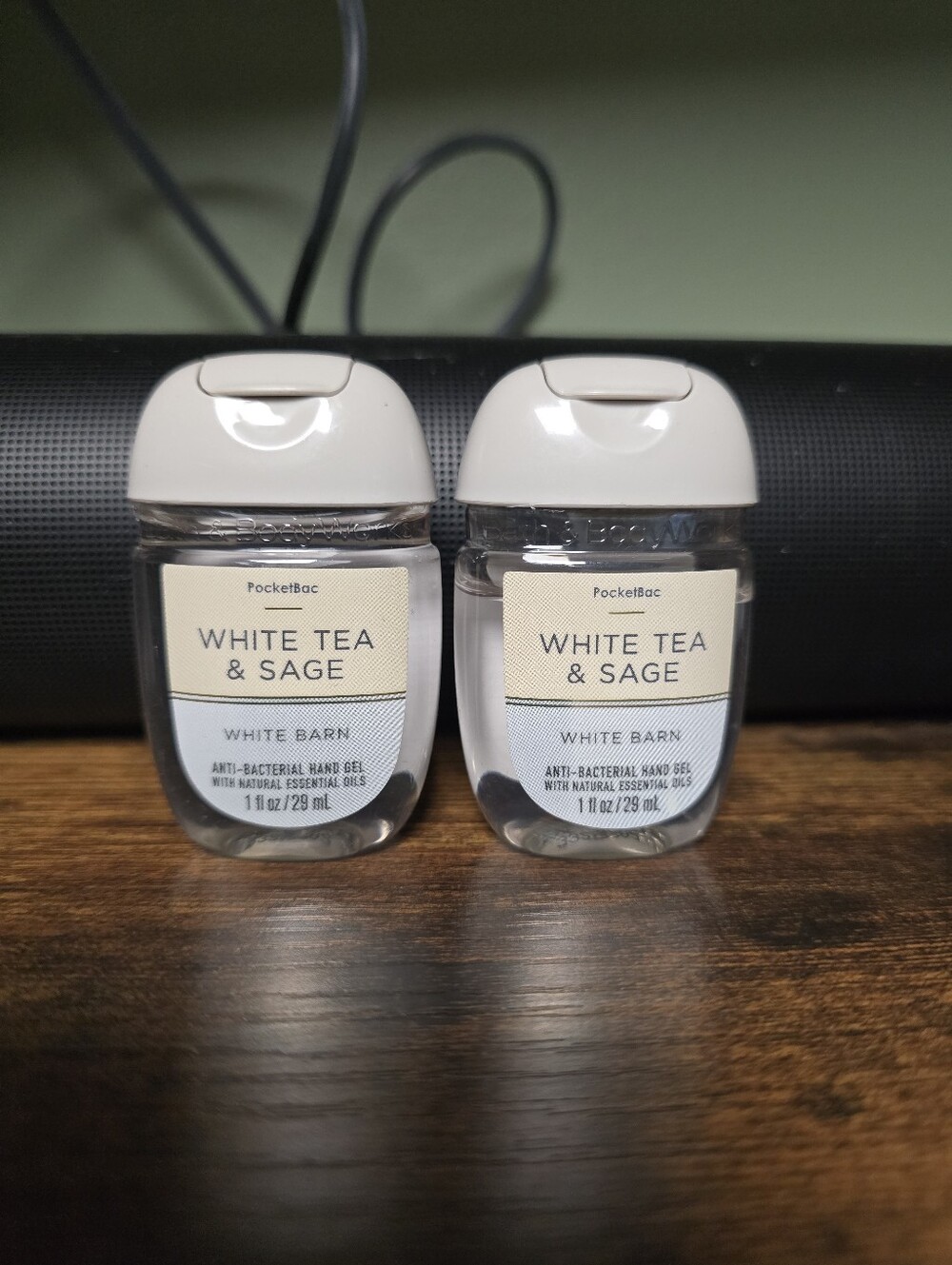 White Barn White Tea & Sage Hand Gel - Cream Cap, Clear Bottle